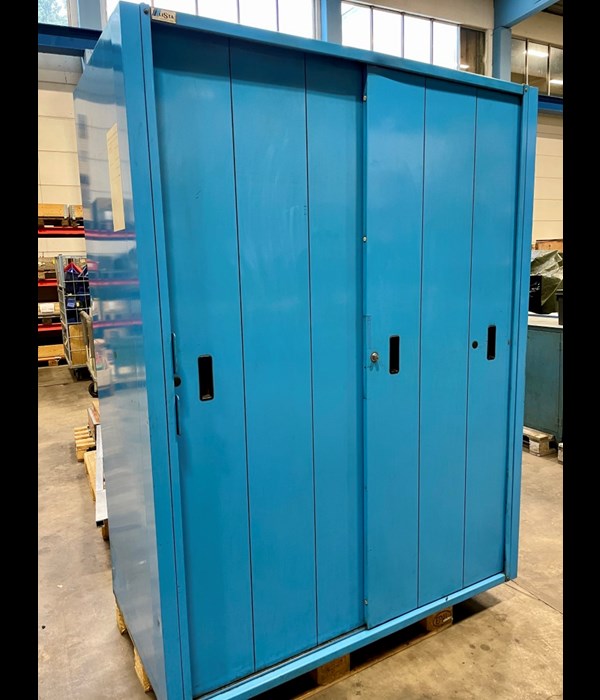 Listaskåp med skjutdörrar och lådor typ B351/B359-4