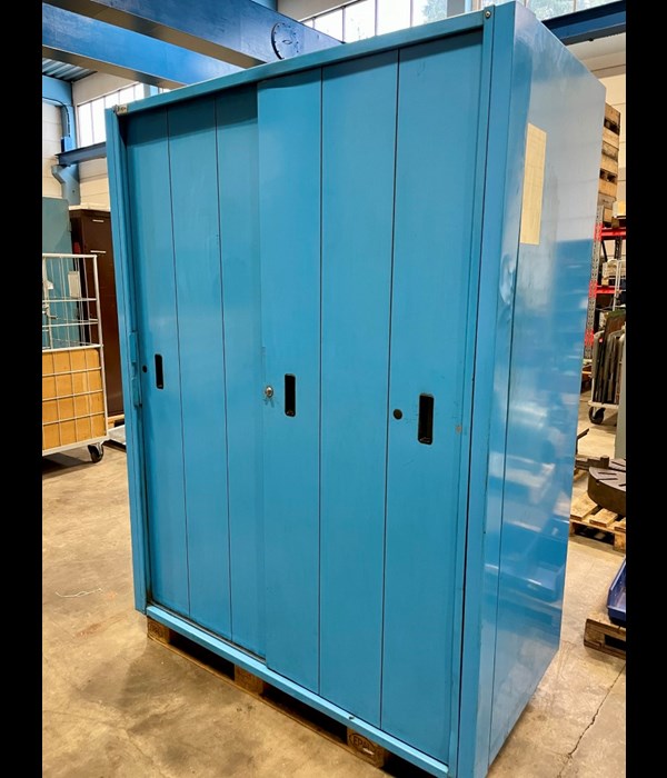 Listaskåp med skjutdörrar och lådor typ B351/B359-3